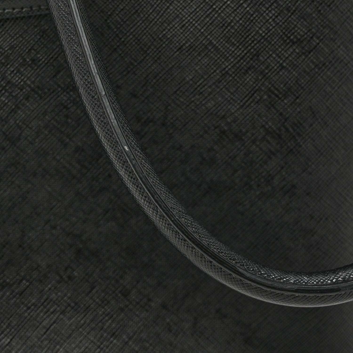 Saffiano Lux Medium Galleria Double Zip Tote Black