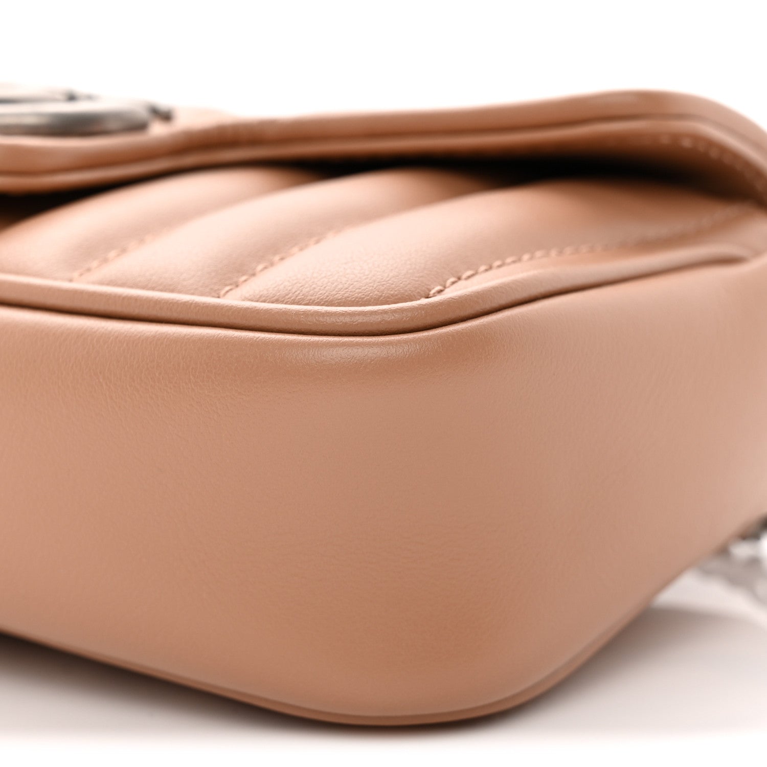 Calfskin Matelasse Aria Super Mini GG Marmont Shoulder Bag Camelia