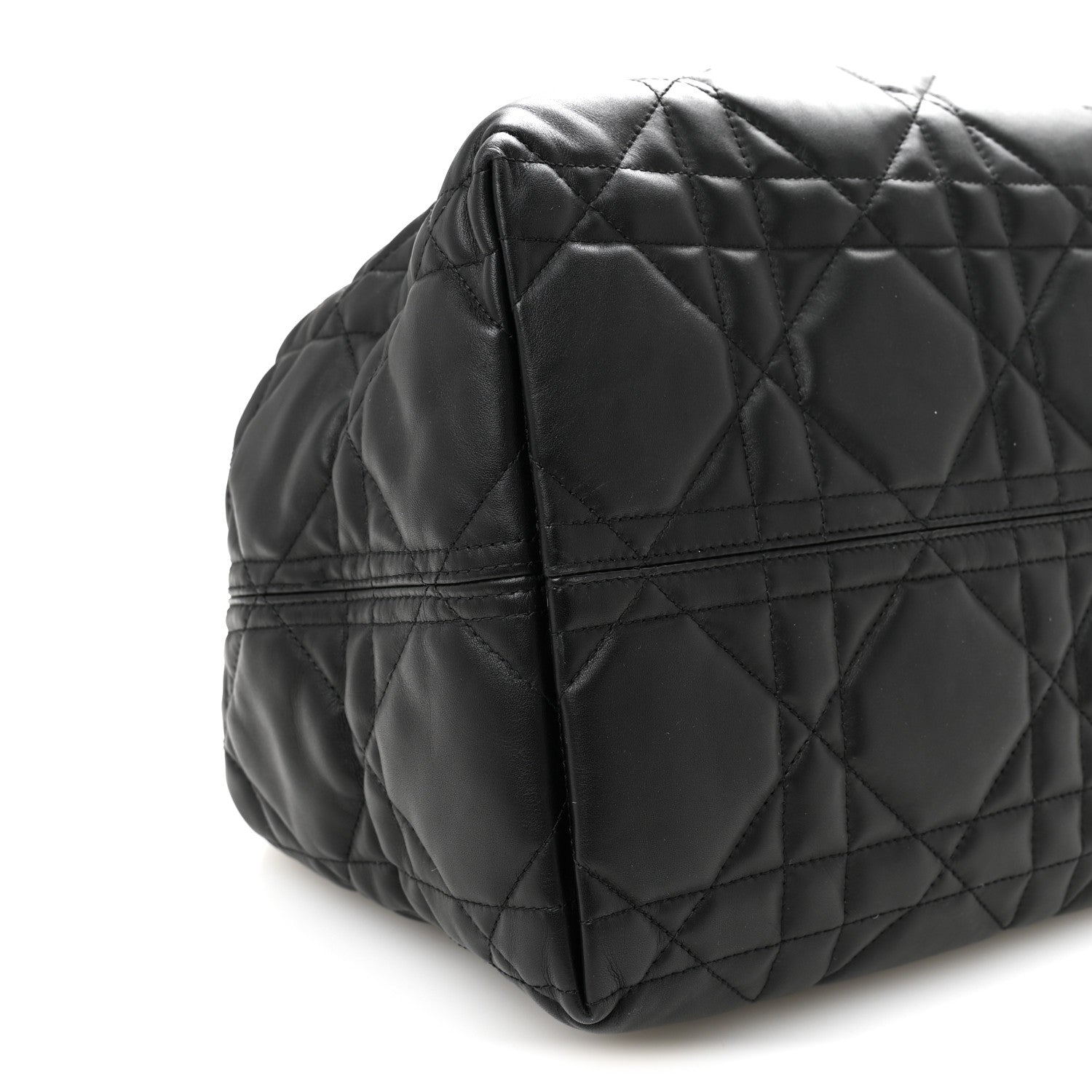 Calfskin Macrocannage Medium Toujours Black