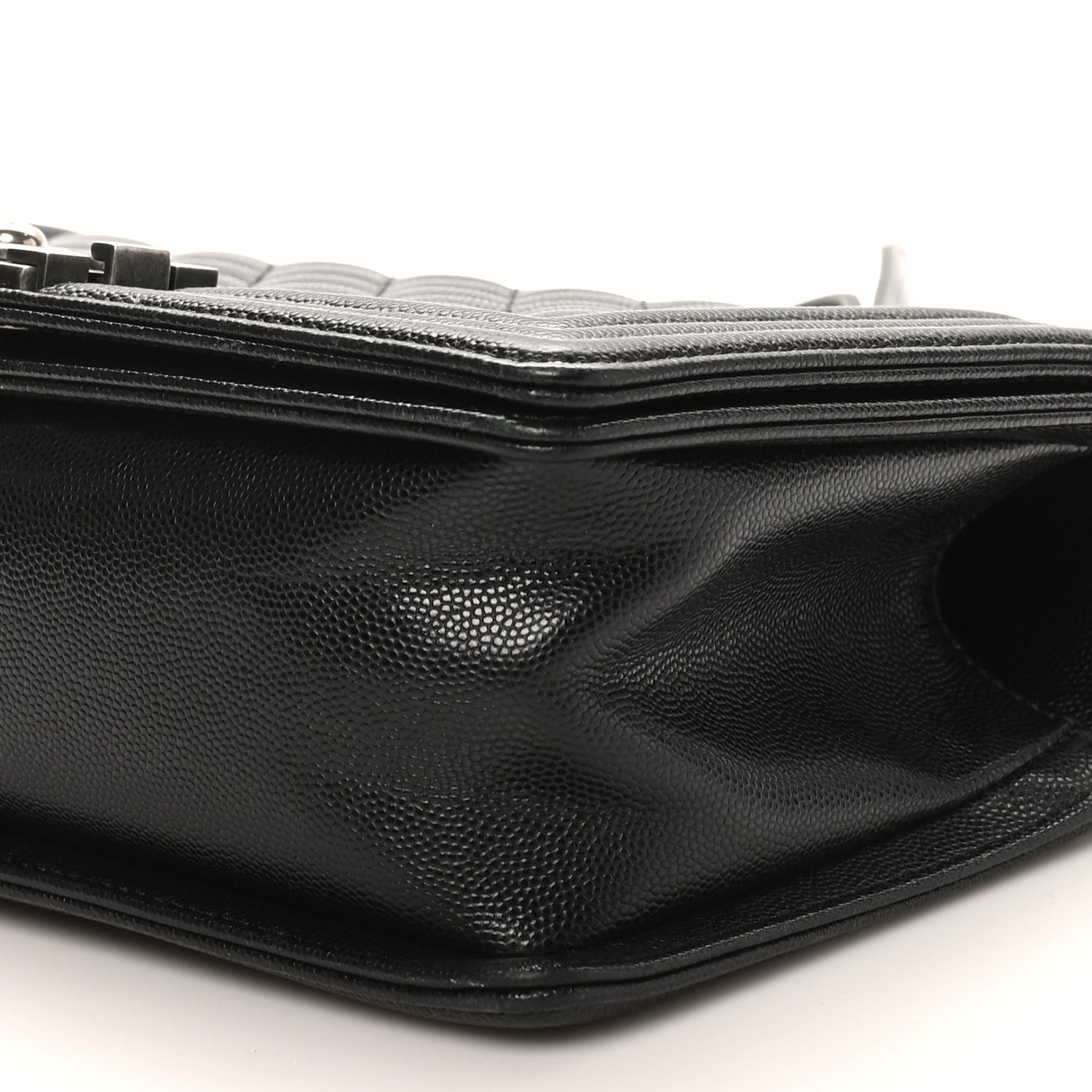 Caviar Quilted Medium Boy Flap Black