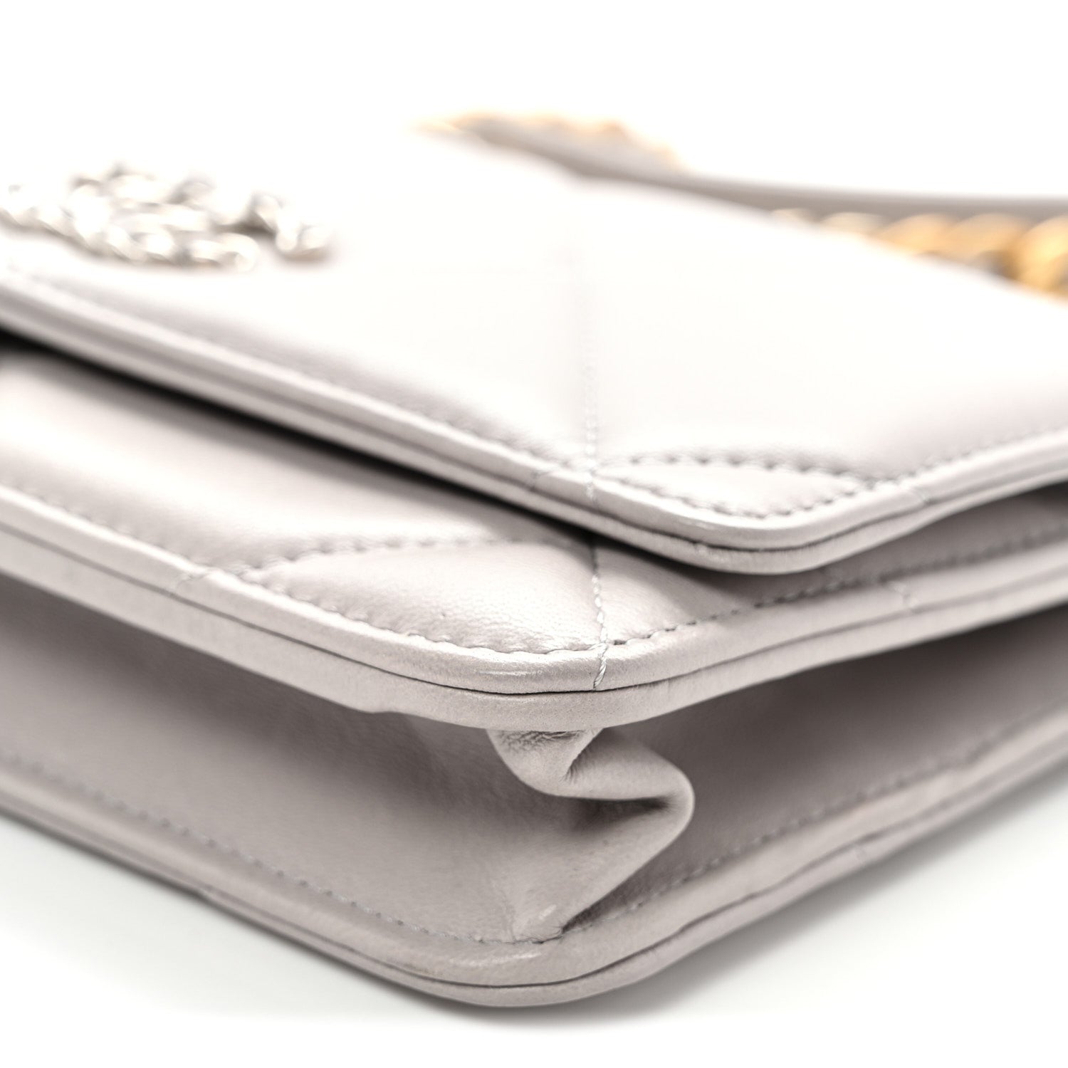 Lambskin Quilted CHNL 19 Wallet On Chain WOC Grey