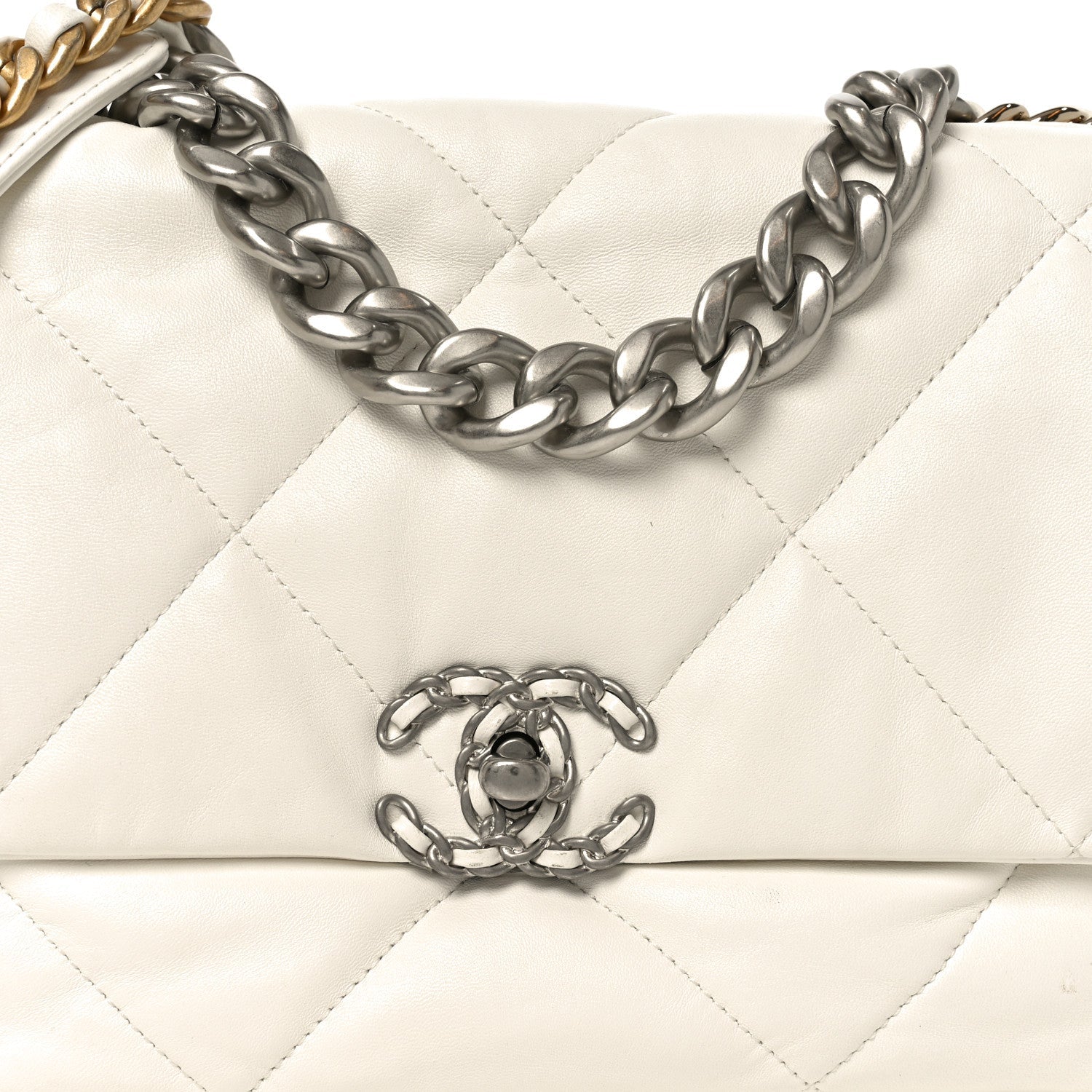 Quilted Large CHNL 19 Flap White