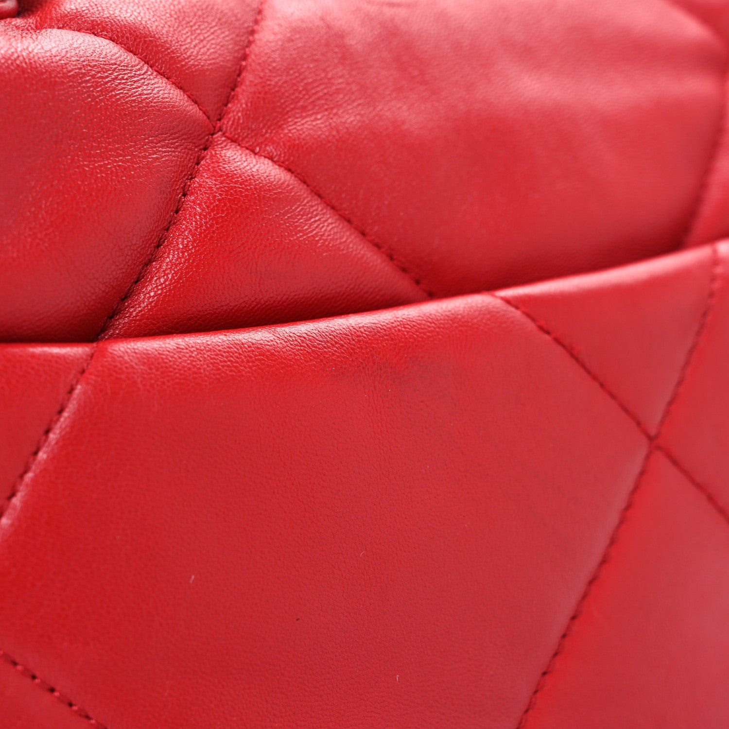 Lambskin Quilted Medium CHNL 19 Flap Red