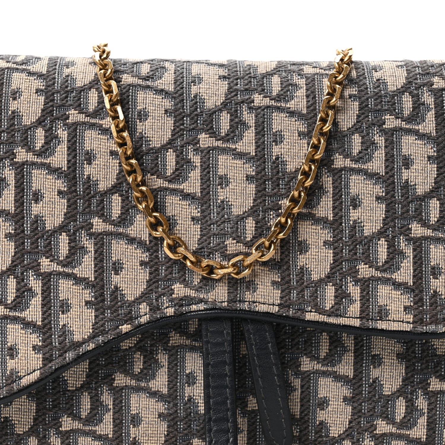 Oblique Saddle Chain Pouch Blue