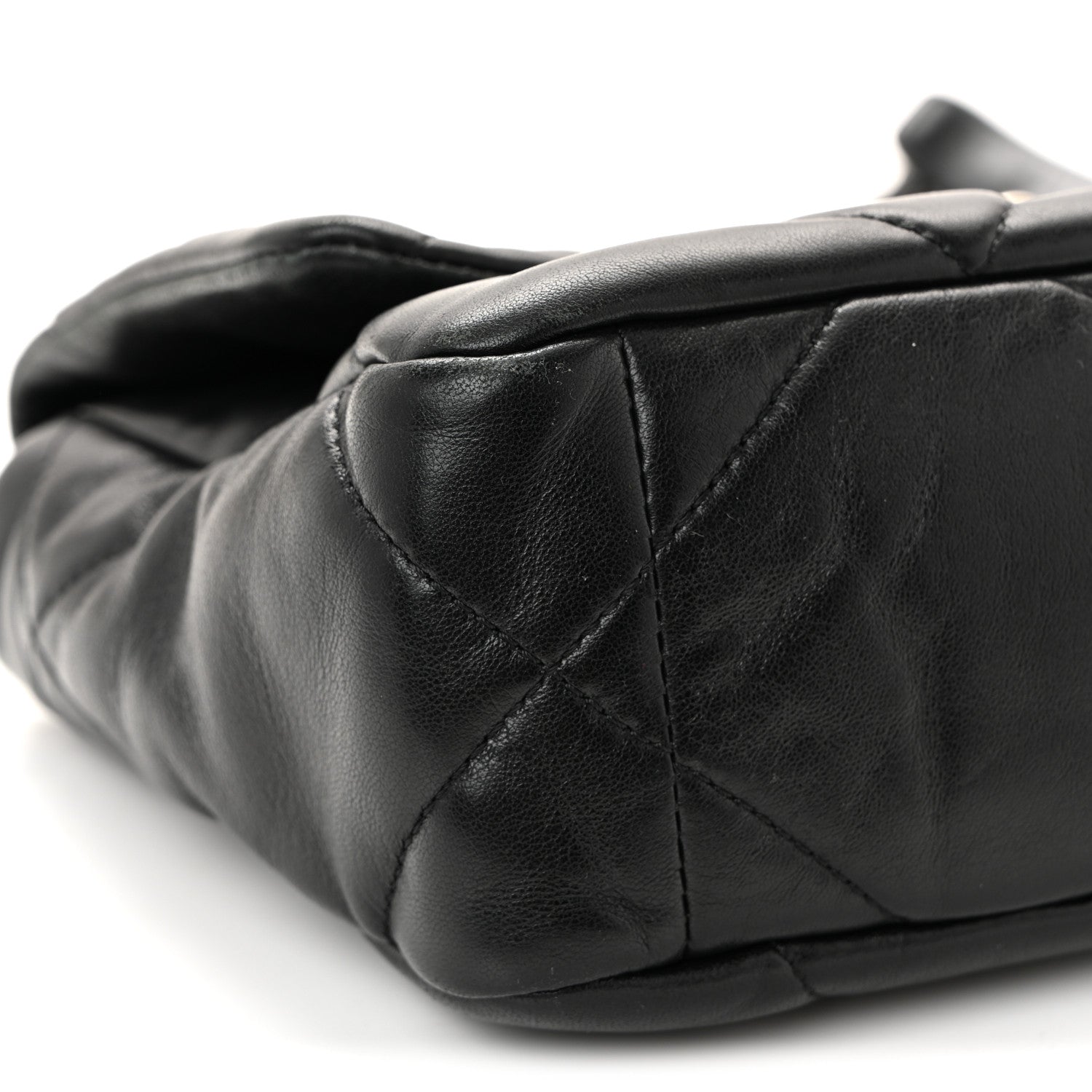 Lambskin Quilted Medium CHNL 19 Flap Black