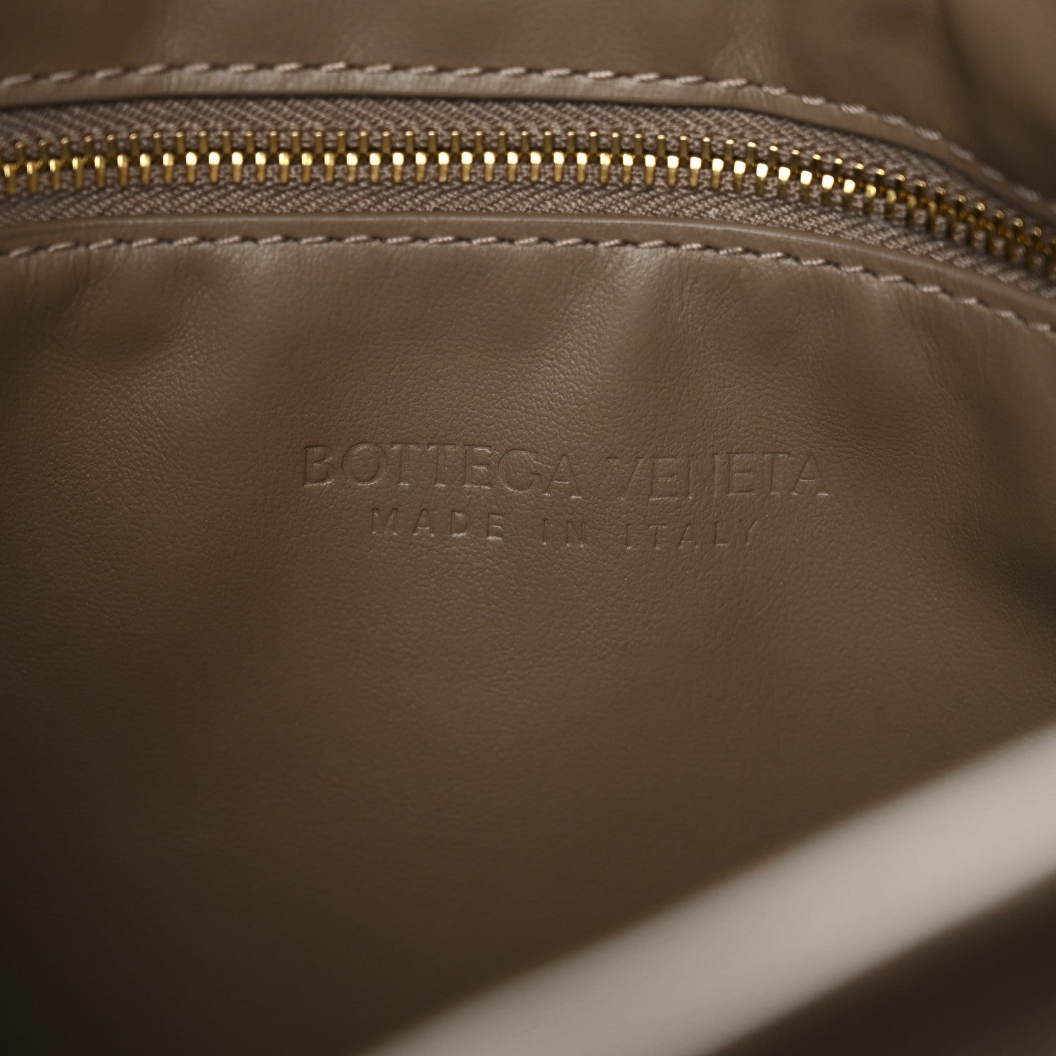 Calfskin Intrecciato Small Hop Pinecone