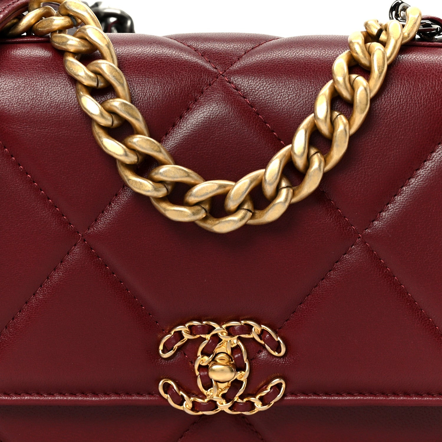 Lambskin Quilted CHNL 19 Wallet On Chain WOC Burgundy
