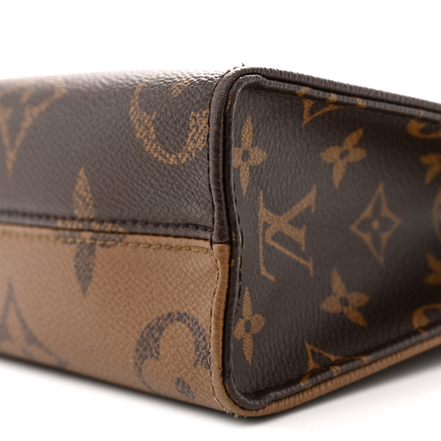 Reverse Monogram Giant Onthego BB
