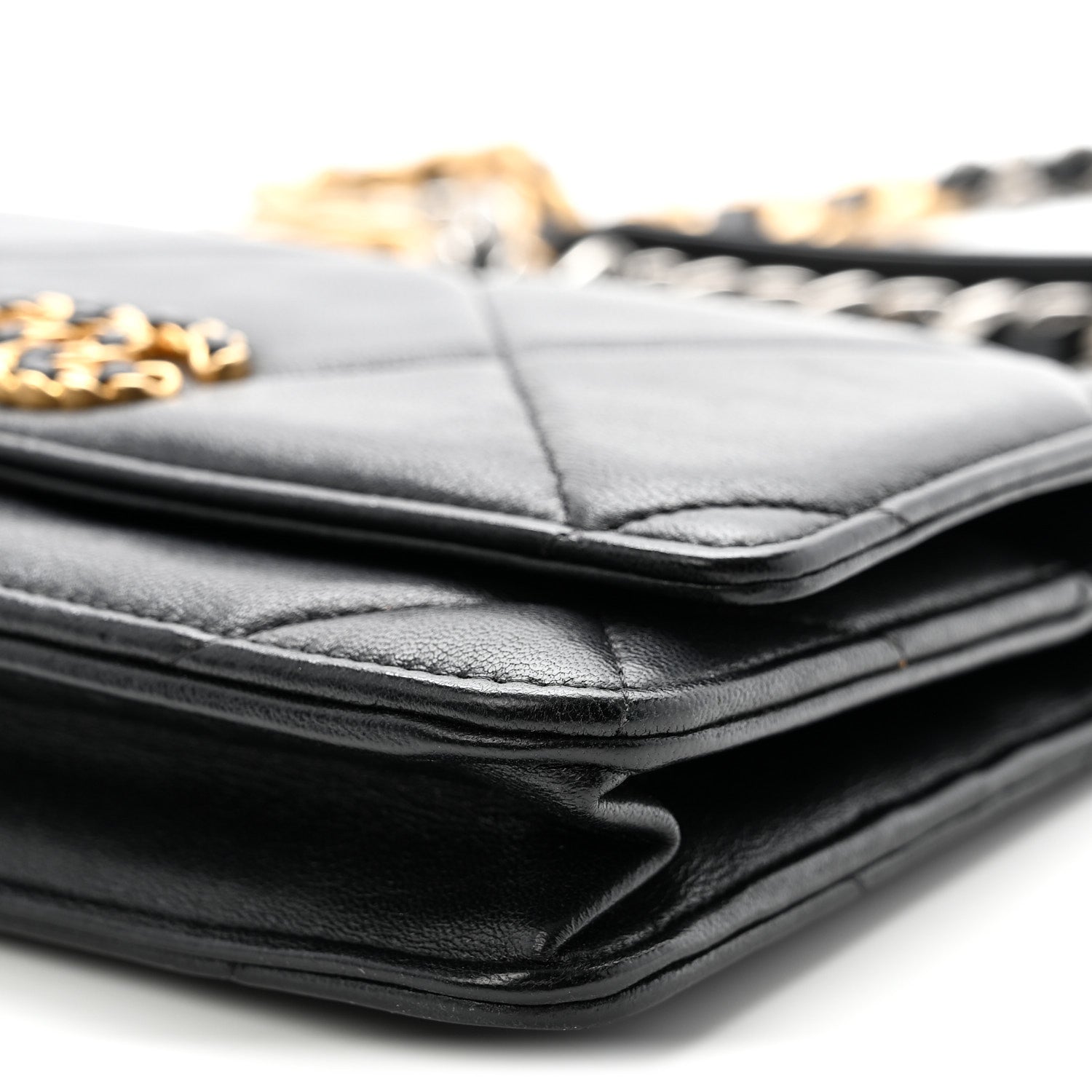 Lambskin Quilted CHNL 19 Wallet On Chain WOC Black