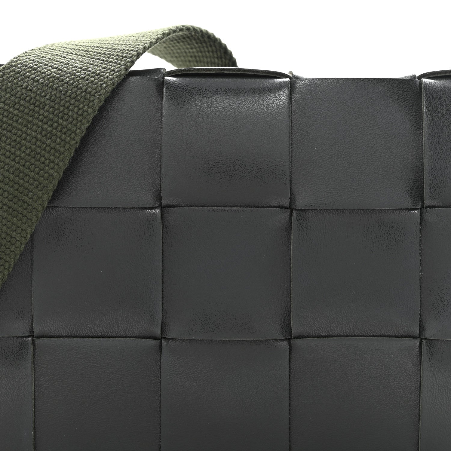 Calfskin Maxi Intreccio Cassette With Strap Bag Dark Green