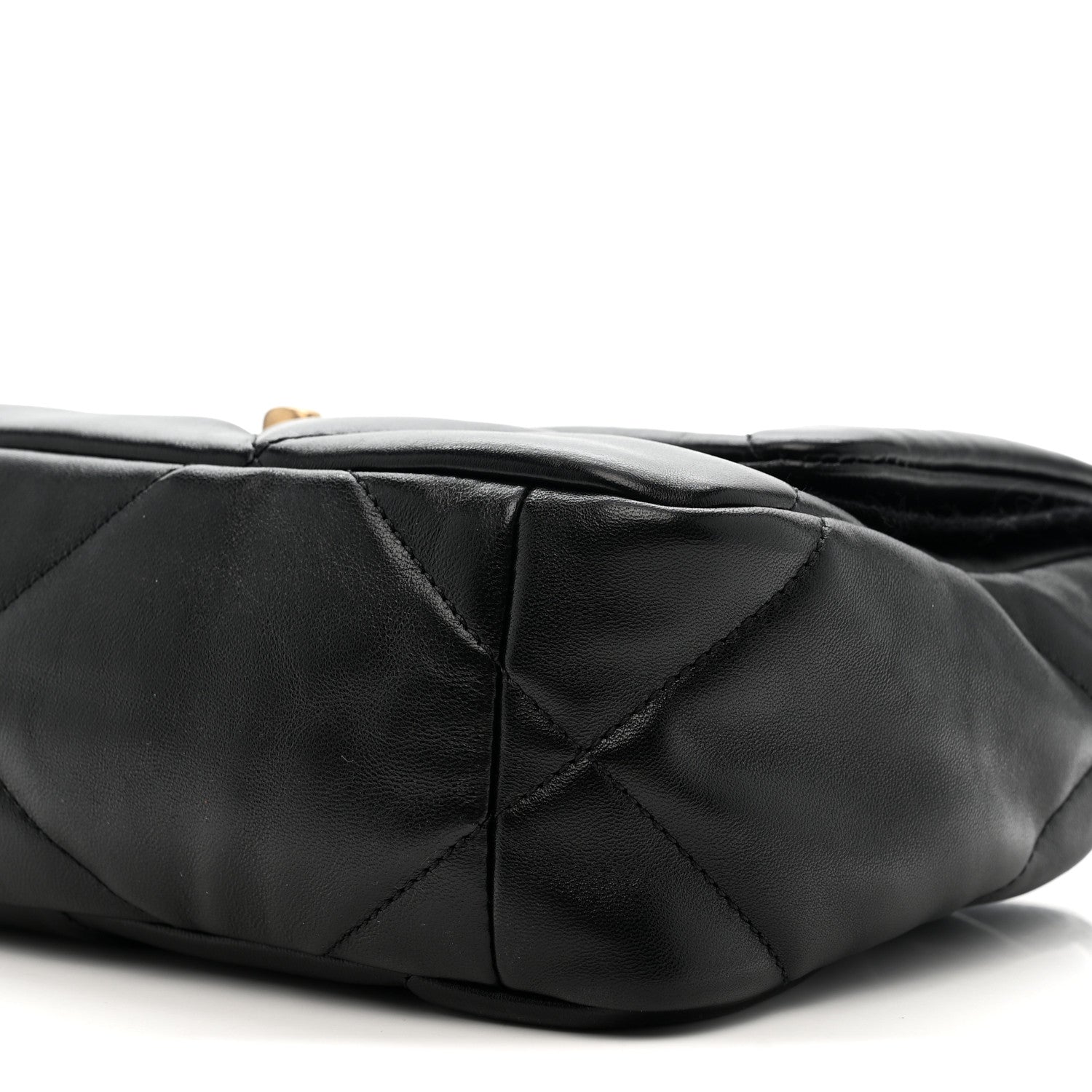 Lambskin Quilted Medium CHNL 19 Flap Black