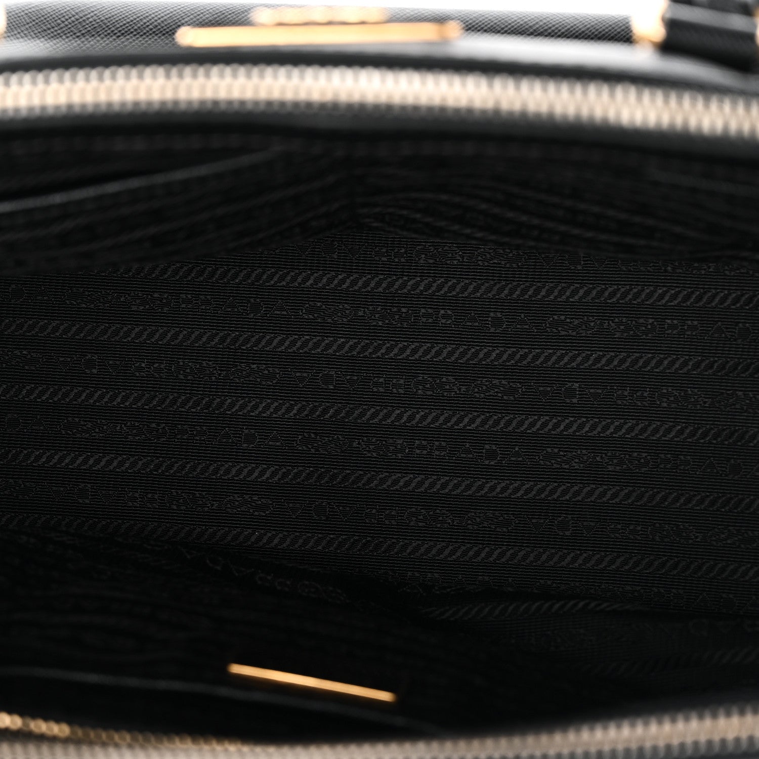 Saffiano Medium Galleria Double Zip Tote Black