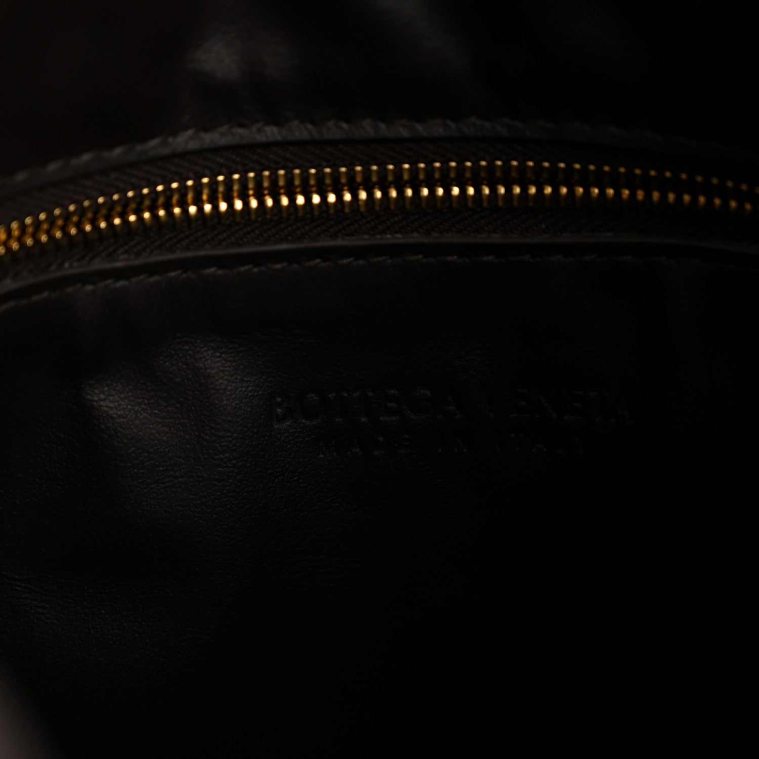 Calfskin Intrecciato Small Hop Fondant
