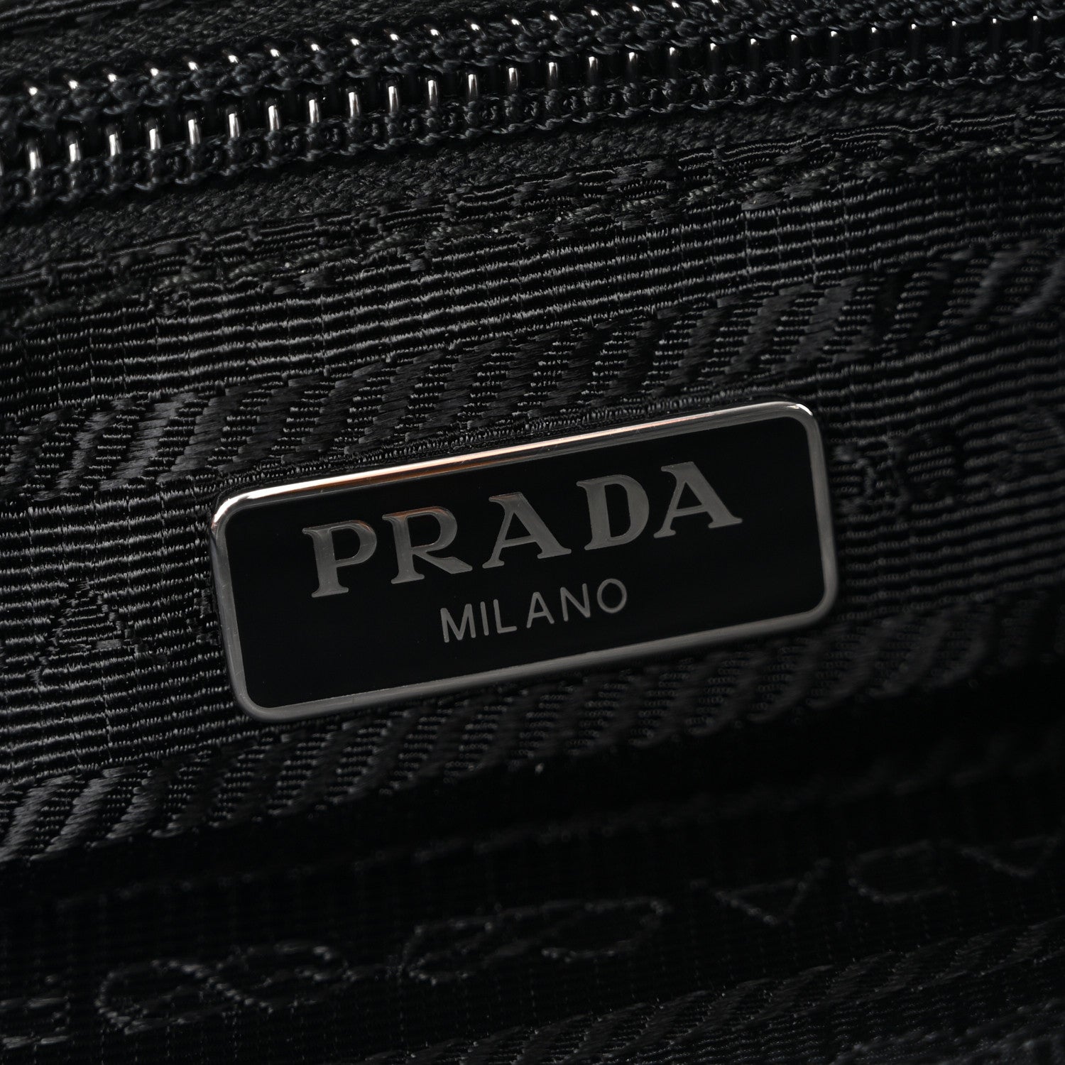 Re-Nylon Vela Pouch Black