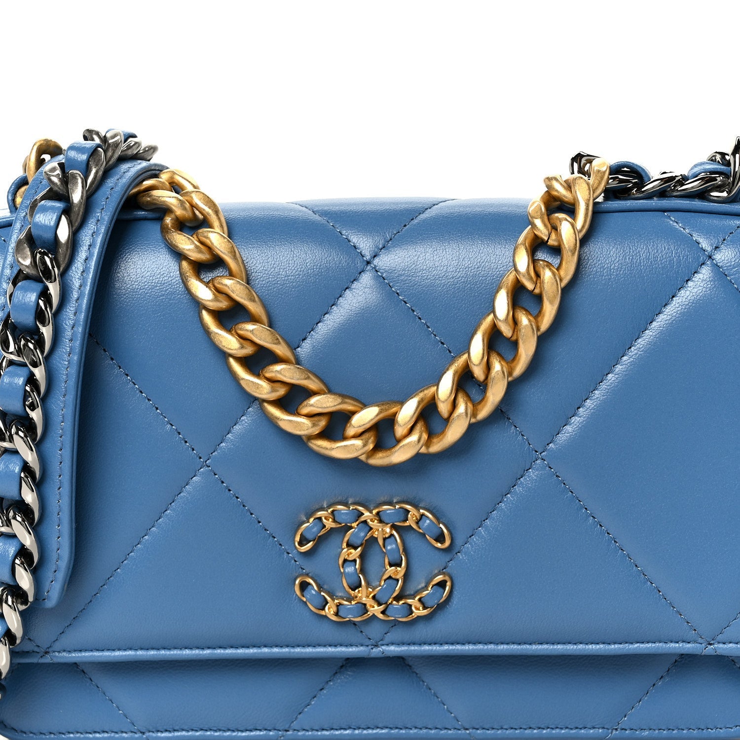 Lambskin Quilted CHNL 19 Wallet On Chain WOC Blue