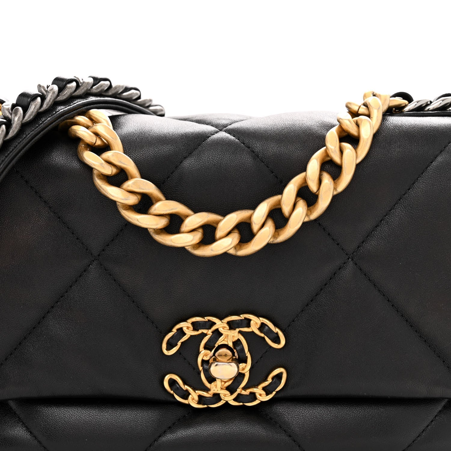 Lambskin Quilted Medium CHNL 19 Flap Black