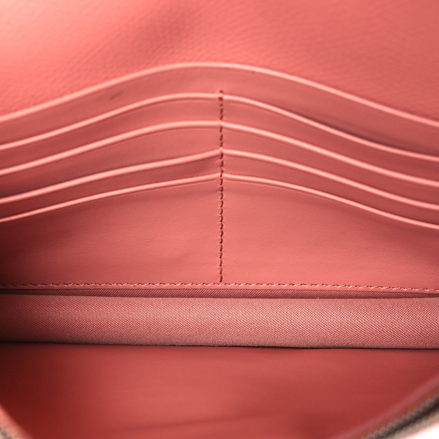 Vitello Cruise F is FNDI Medium Envelope Wallet on Chain Macaron