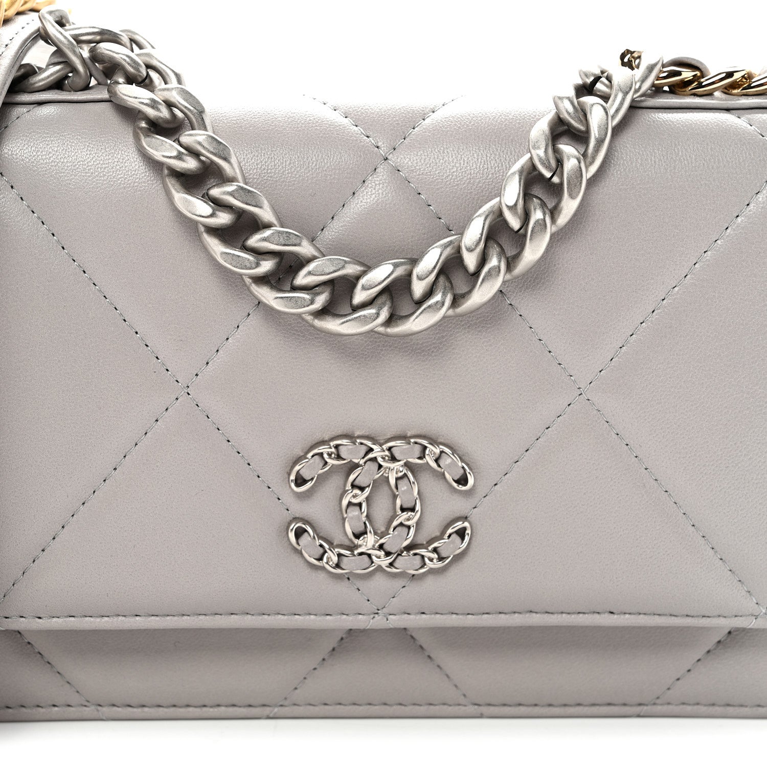 Lambskin Quilted CHNL 19 Wallet On Chain WOC Grey