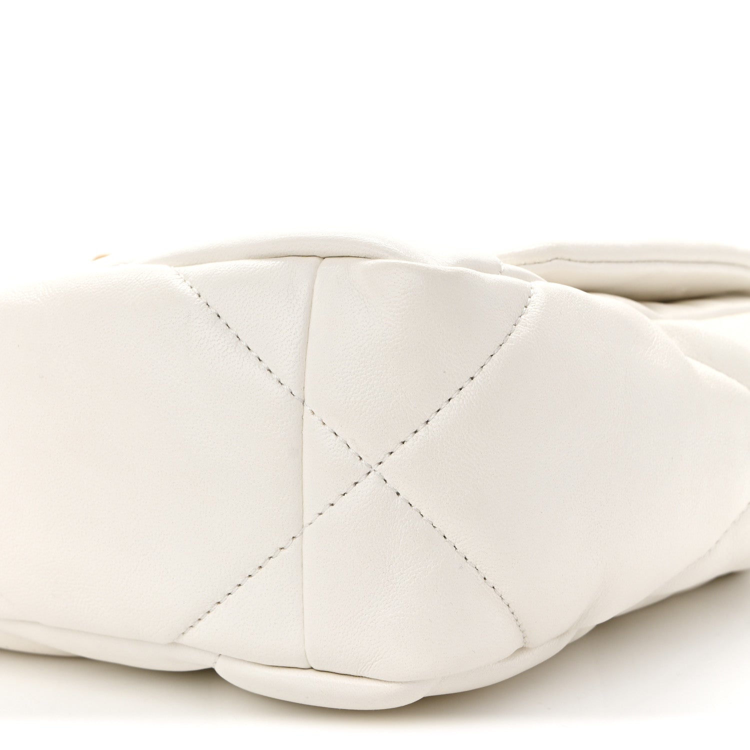 Lambskin Quilted Medium CHNL 19 Flap White