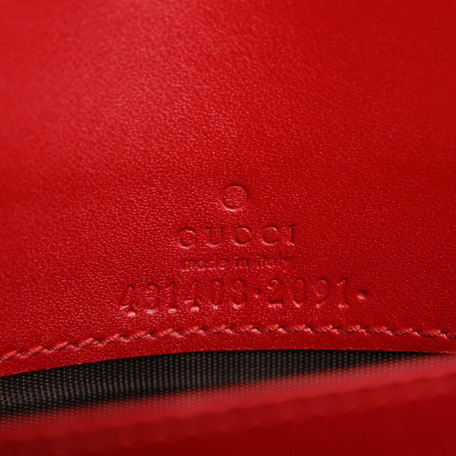 GCCIssima Signature Bowy Chain Wallet Hibiscus Red