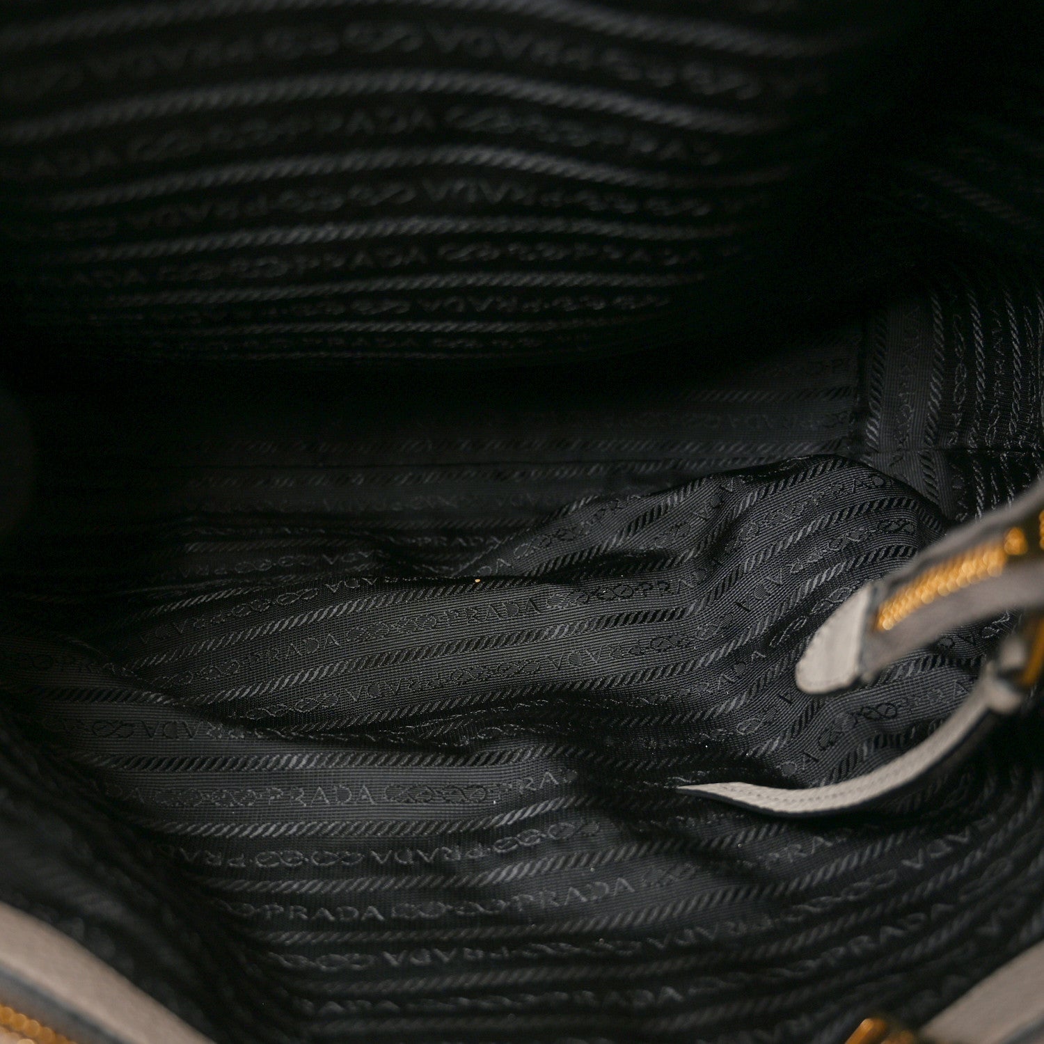 Vitello Daino Zippered Tote Argilla