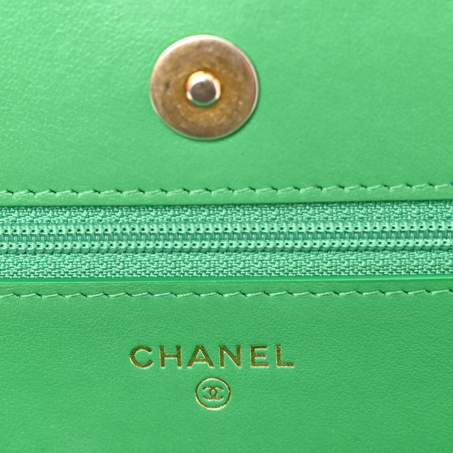 Shiny Goatskin Quilted CHNL 19 Wallet On Chain WOC Green
