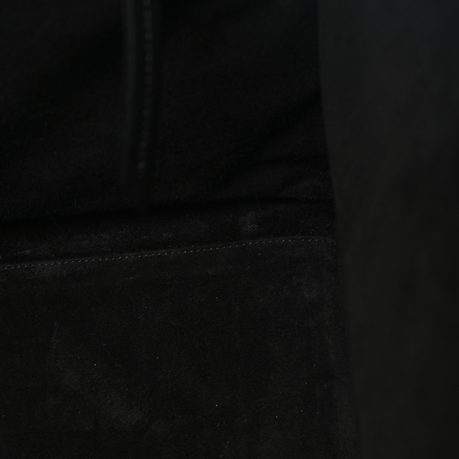 Grained Calfskin Medium Phantom Luggage Black