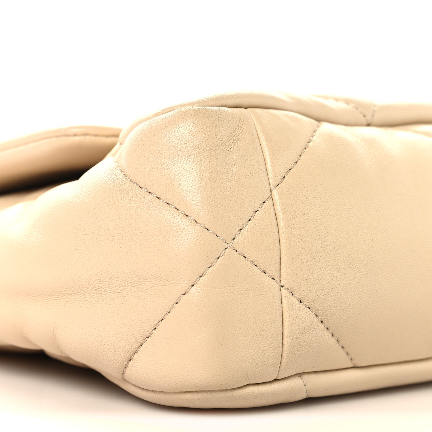 Lambskin Quilted Medium CHNL 19 Flap Beige