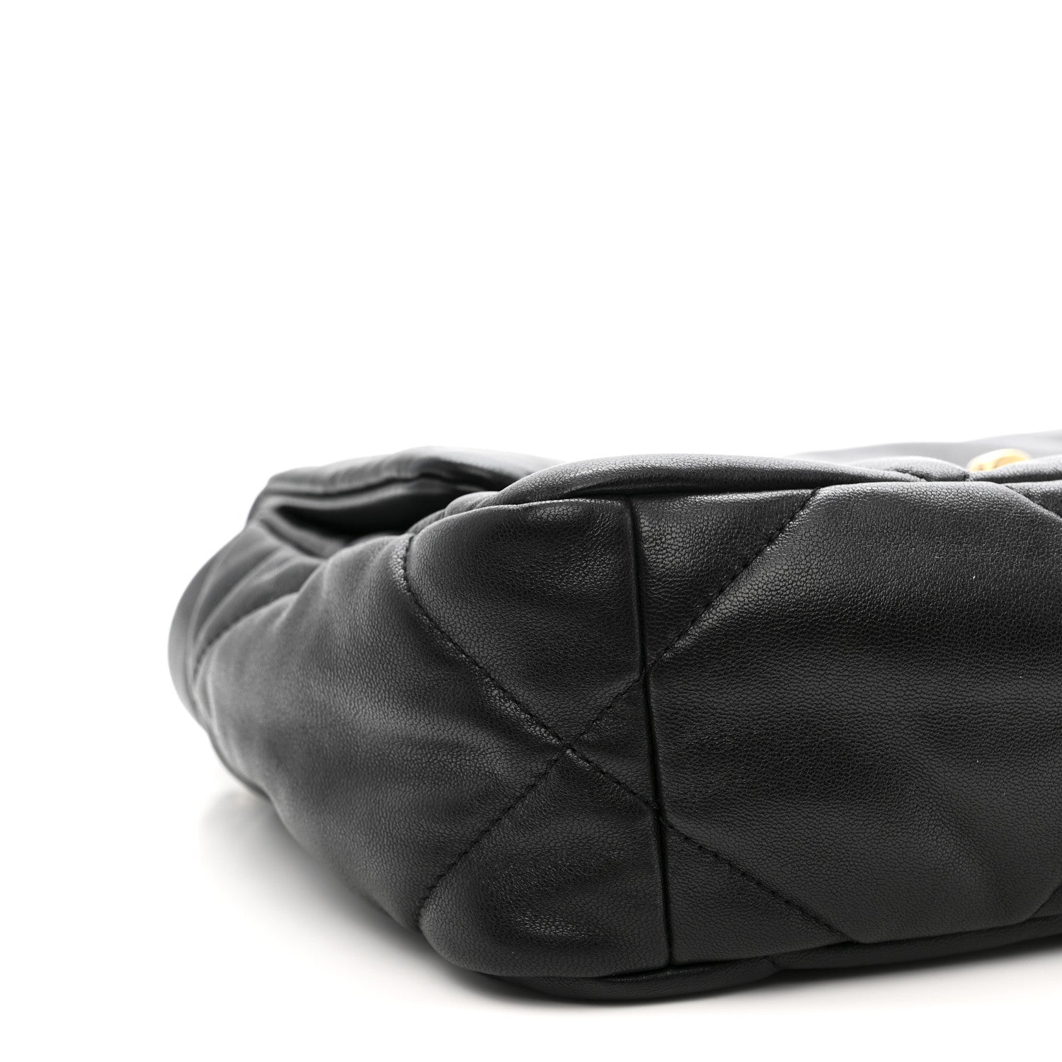 Lambskin Quilted Medium CHNL 19 Flap Black
