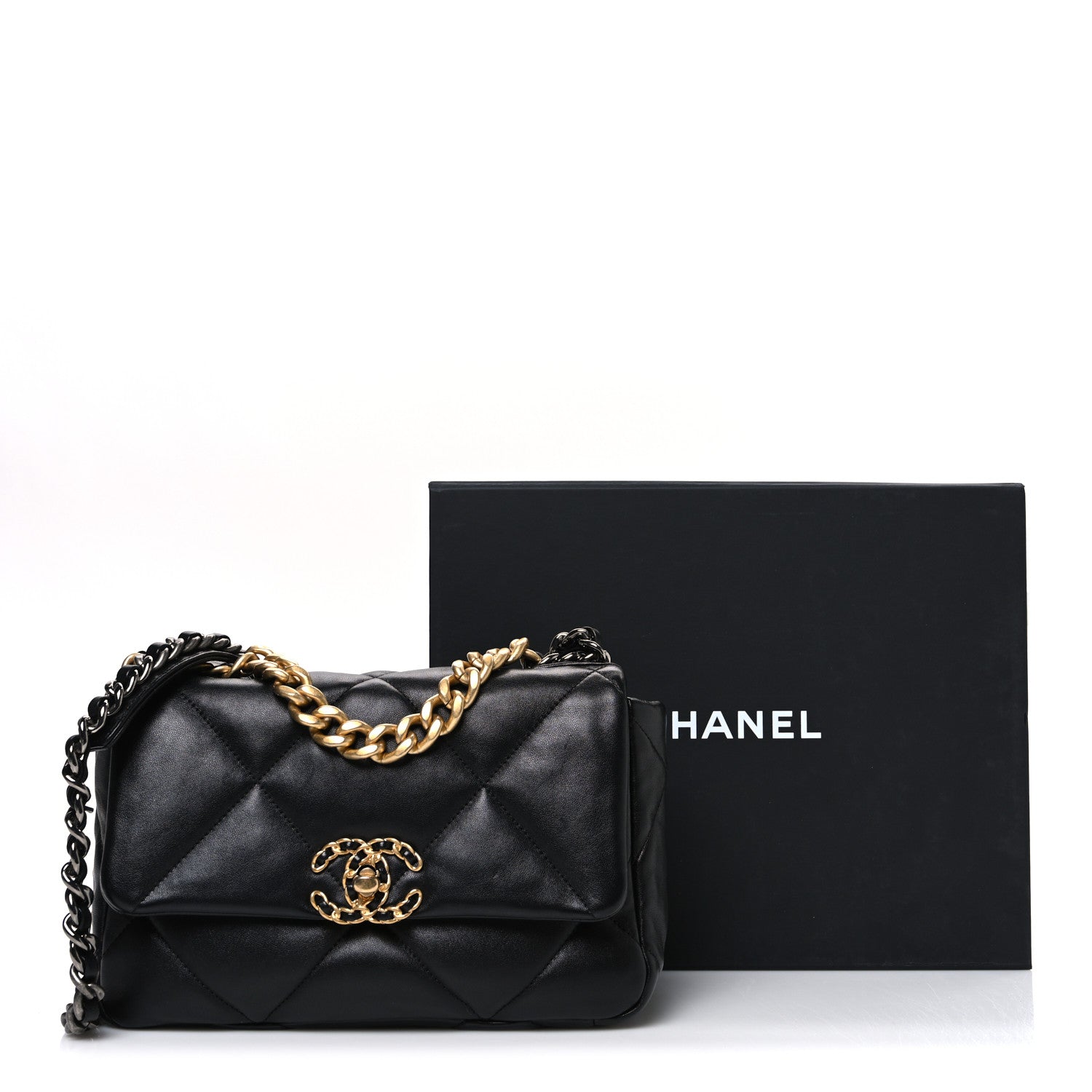 Lambskin Quilted Medium CHNL 19 Flap Black