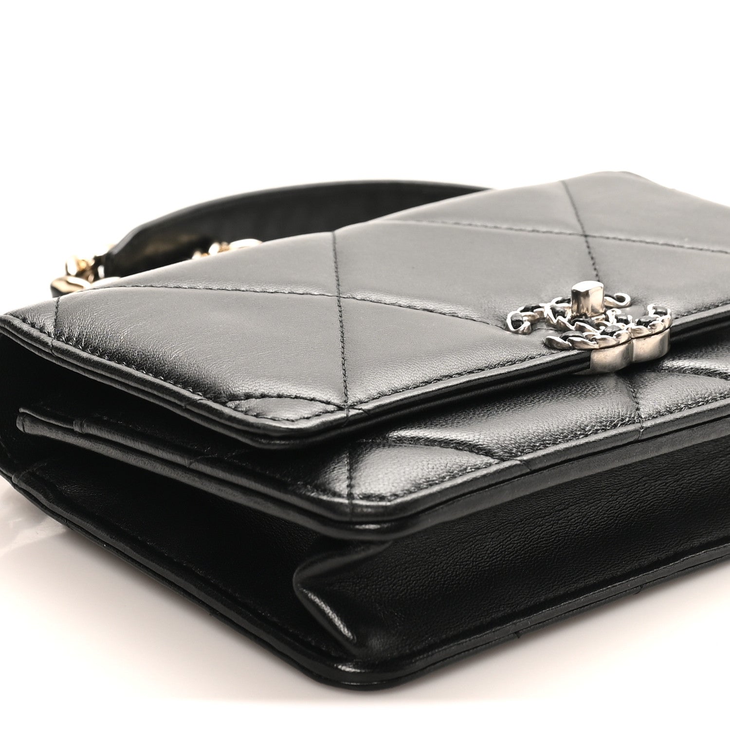 Lambskin Quilted CHNL 19 Wallet On Chain WOC Black