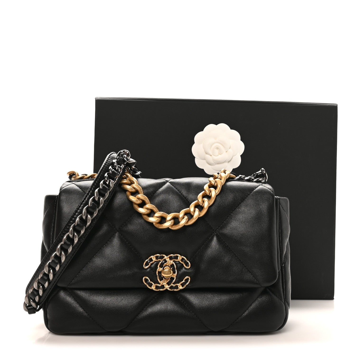 Lambskin Quilted Medium CHNL 19 Flap Black