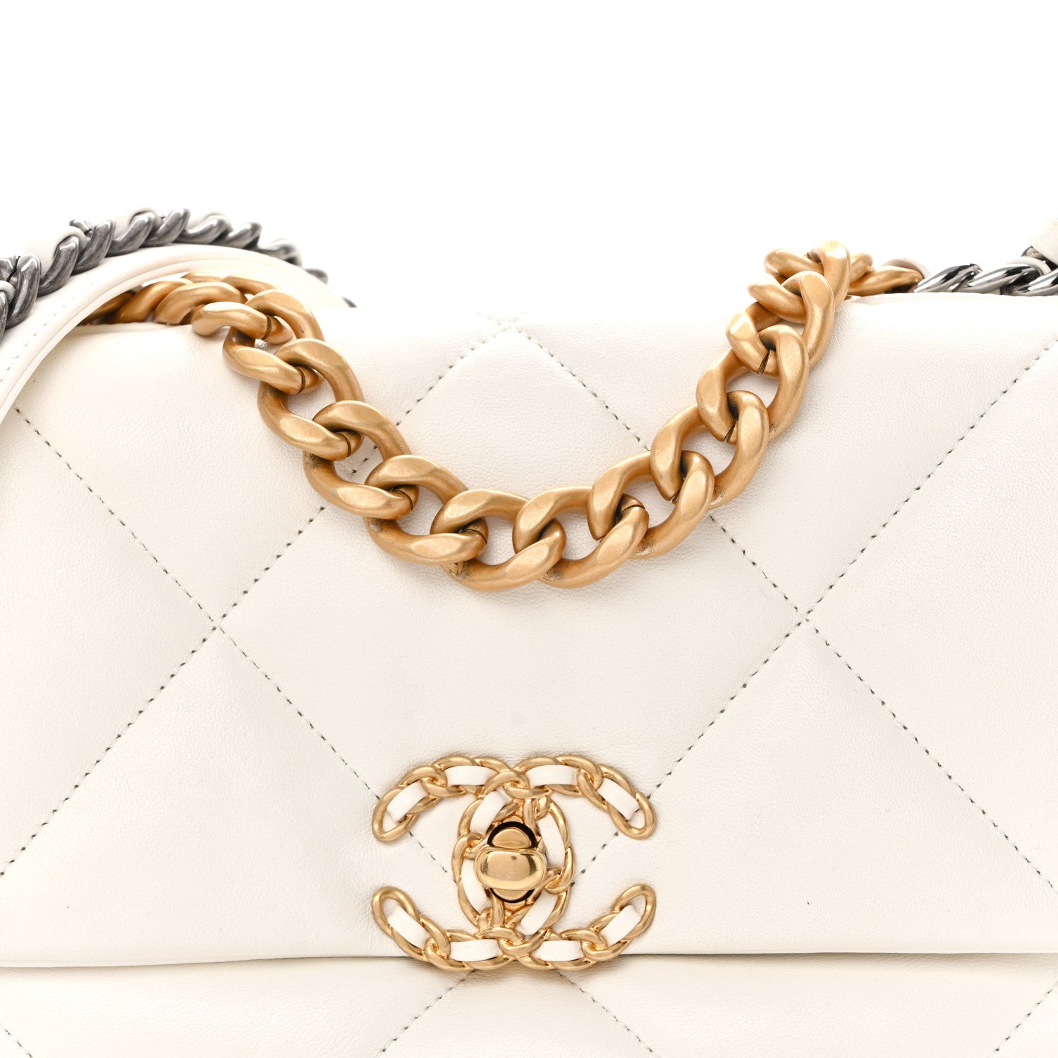 Lambskin Quilted Medium CHNL 19 Flap White