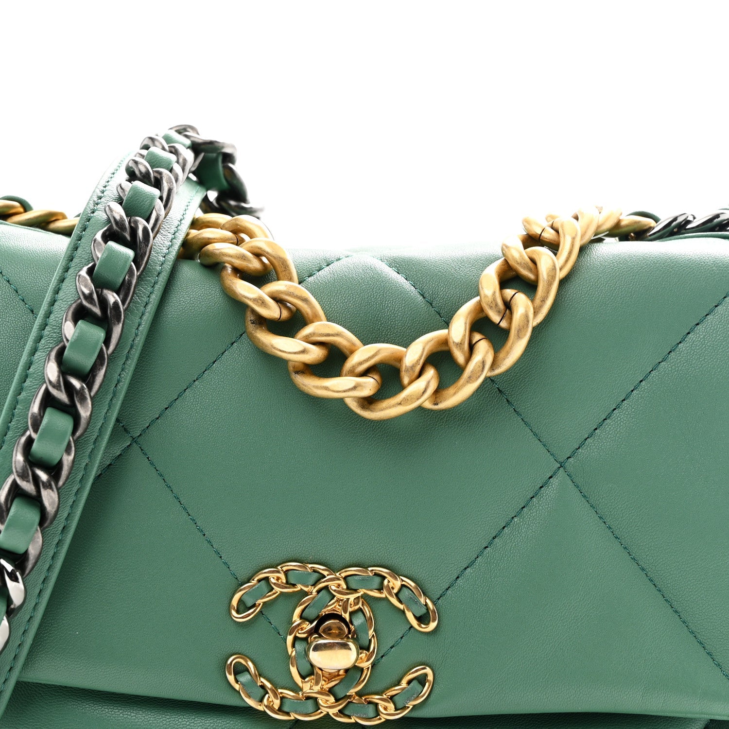 Lambskin Quilted Medium CHNL 19 Flap Green