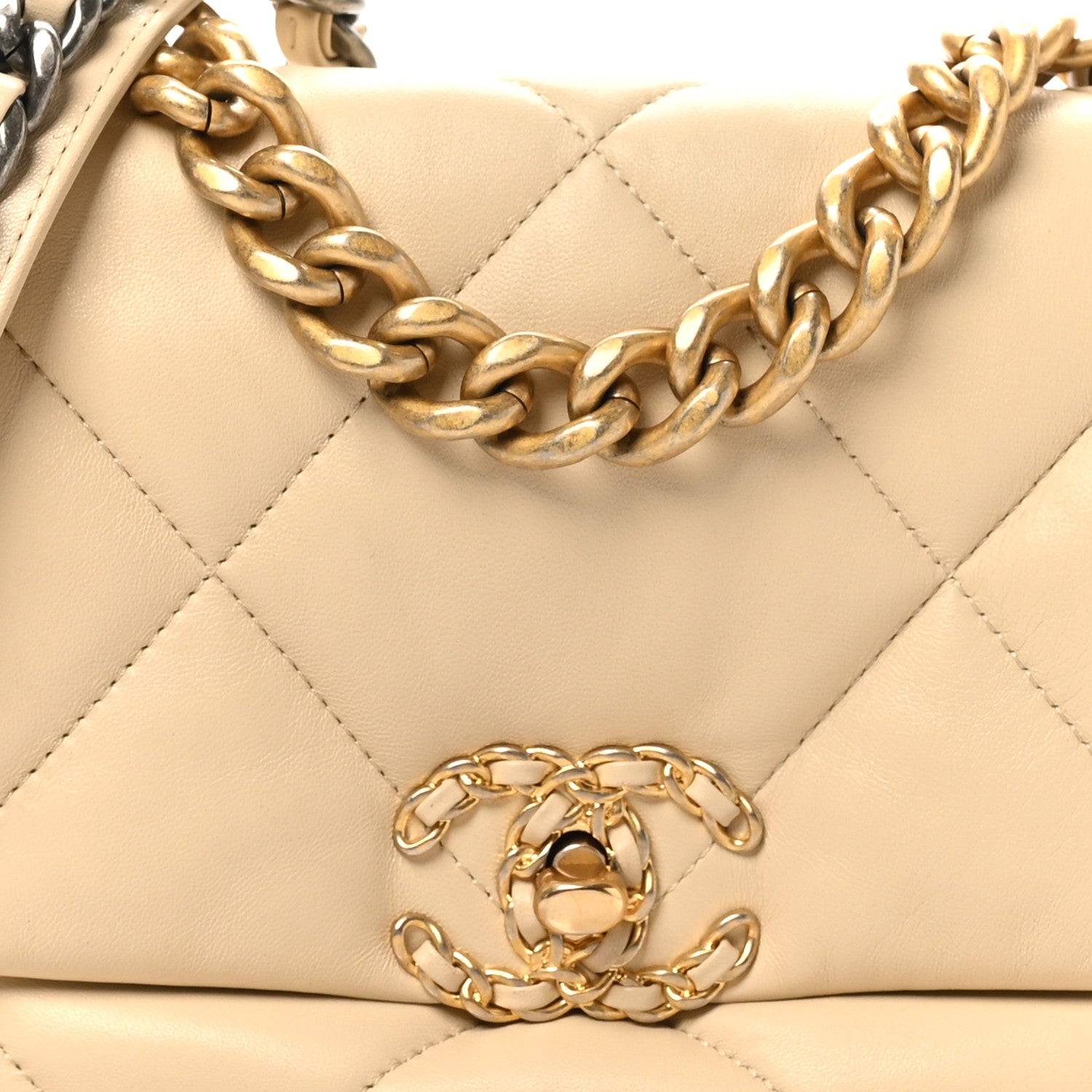 Lambskin Quilted Medium CHNL 19 Flap Beige