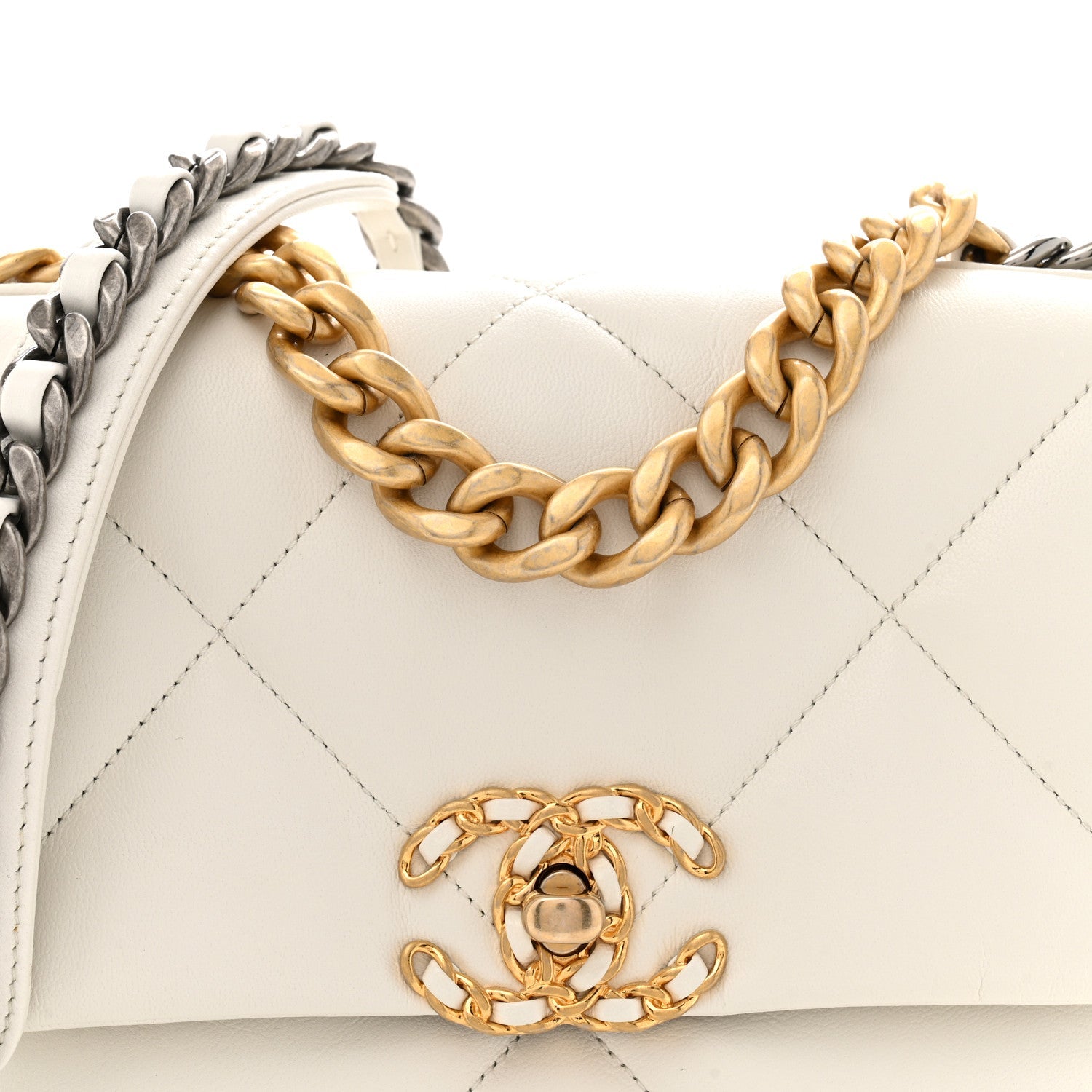 Goatskin Quilted Medium CHNL 19 Flap White