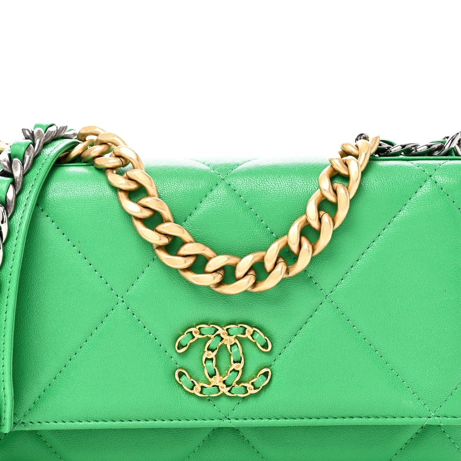 Shiny Goatskin Quilted CHNL 19 Wallet On Chain WOC Green