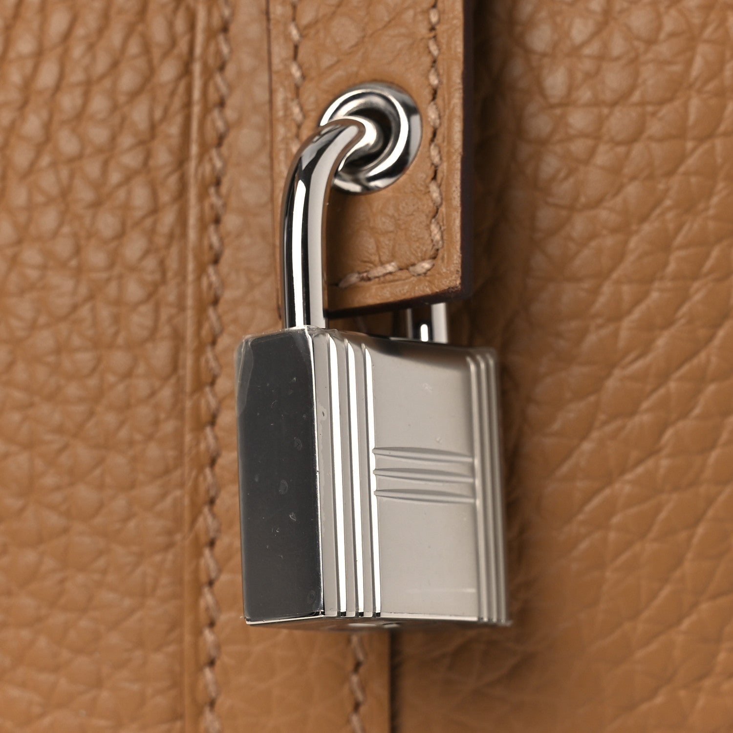 Taurillon Clemence Picotin Lock 18 PM Biscuit