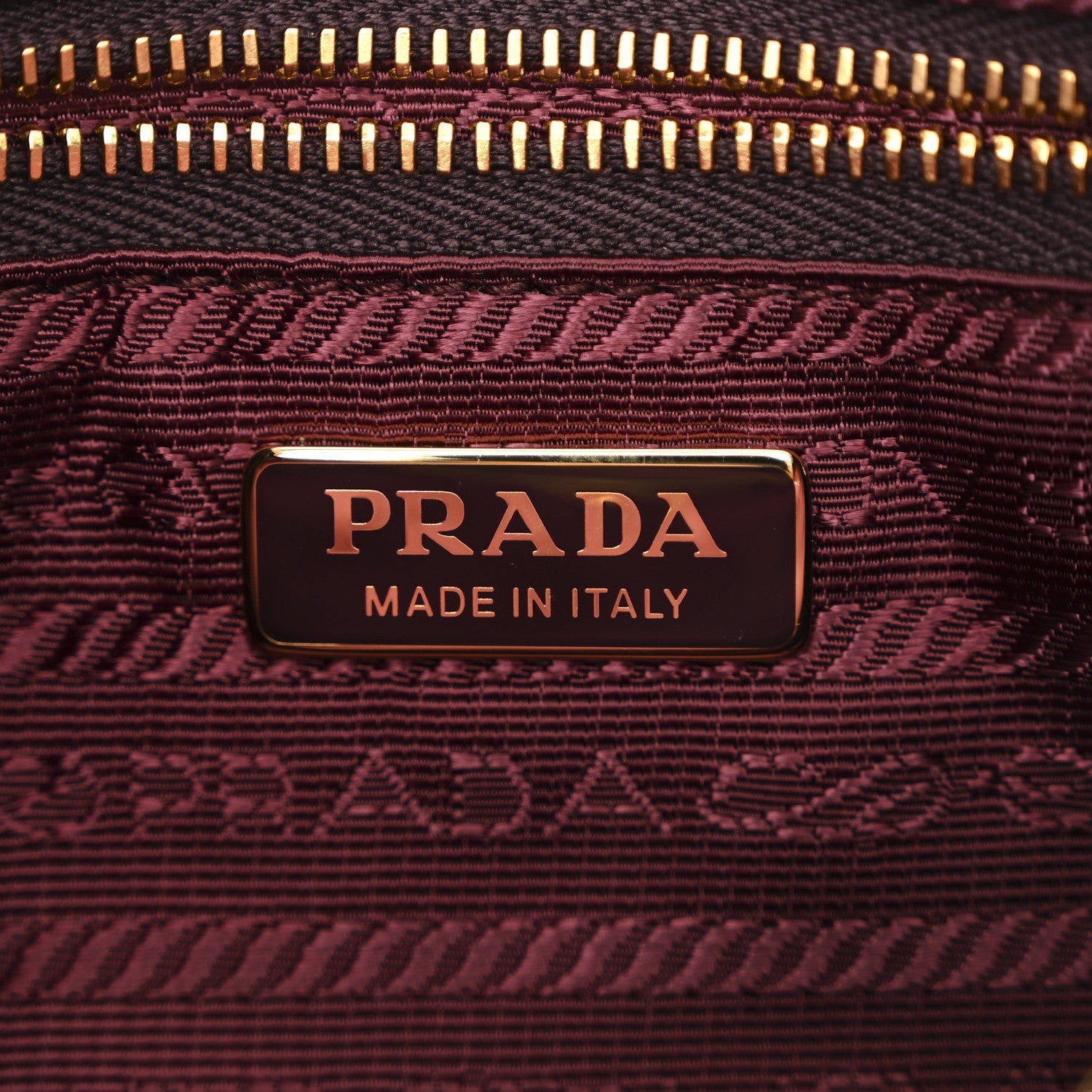 Velvet Mini Re-Edition 2005 Shoulder Bag Red