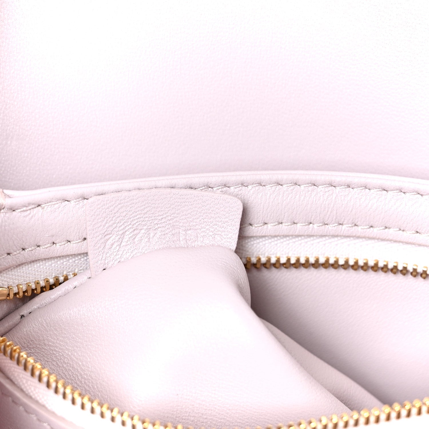 Shiny Calfskin Teen Cuir Triomphe Poudre