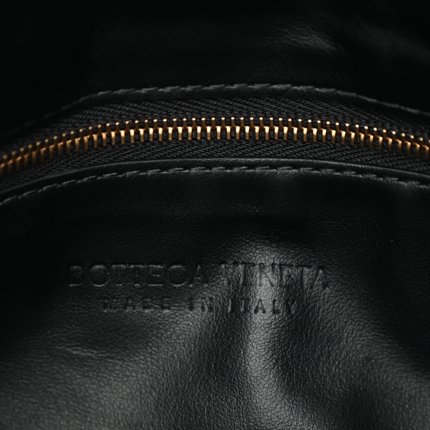Calfskin Intrecciato Small Hop Black