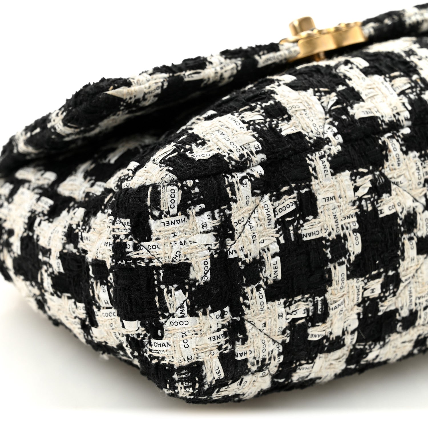 Tweed Quilted Medium CHNL 19 Flap Black Ecru White