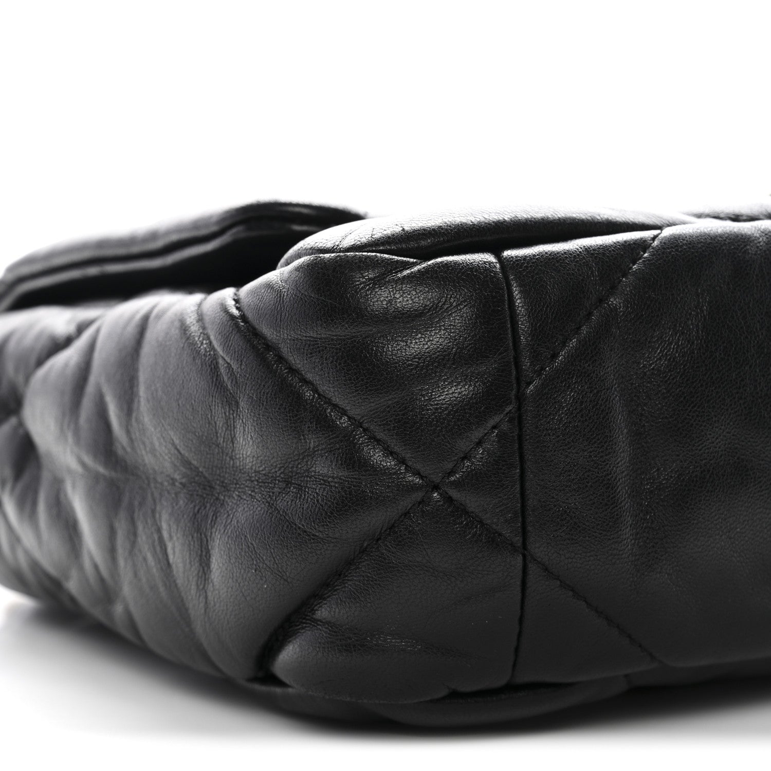 Lambskin Quilted Medium CHNL 19 Flap Black