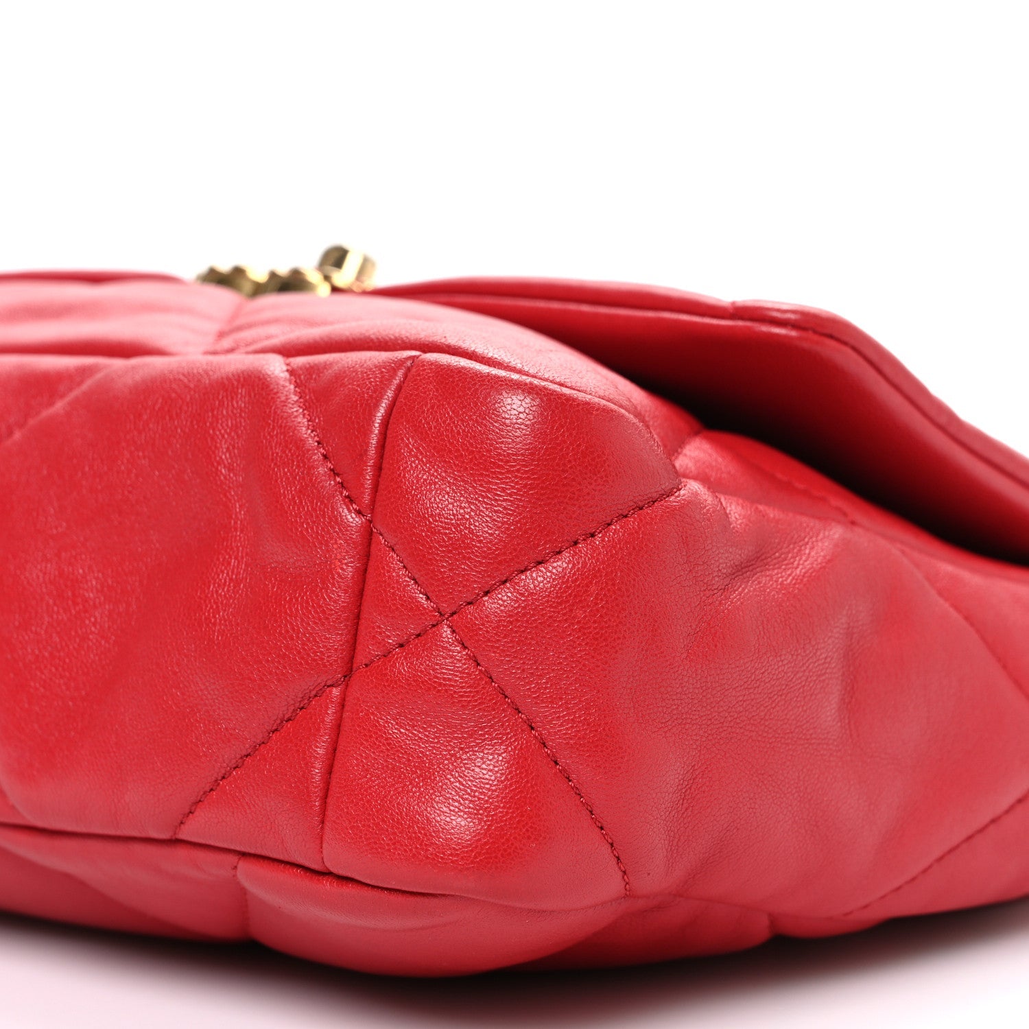Lambskin Quilted Medium CHNL 19 Flap Red