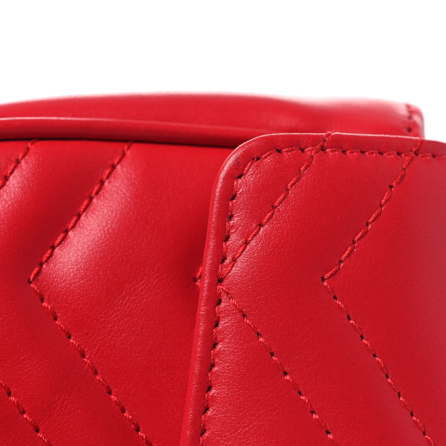 Calfskin Matelasse Super Mini GG Marmont Shoulder Bag Hibiscus Red