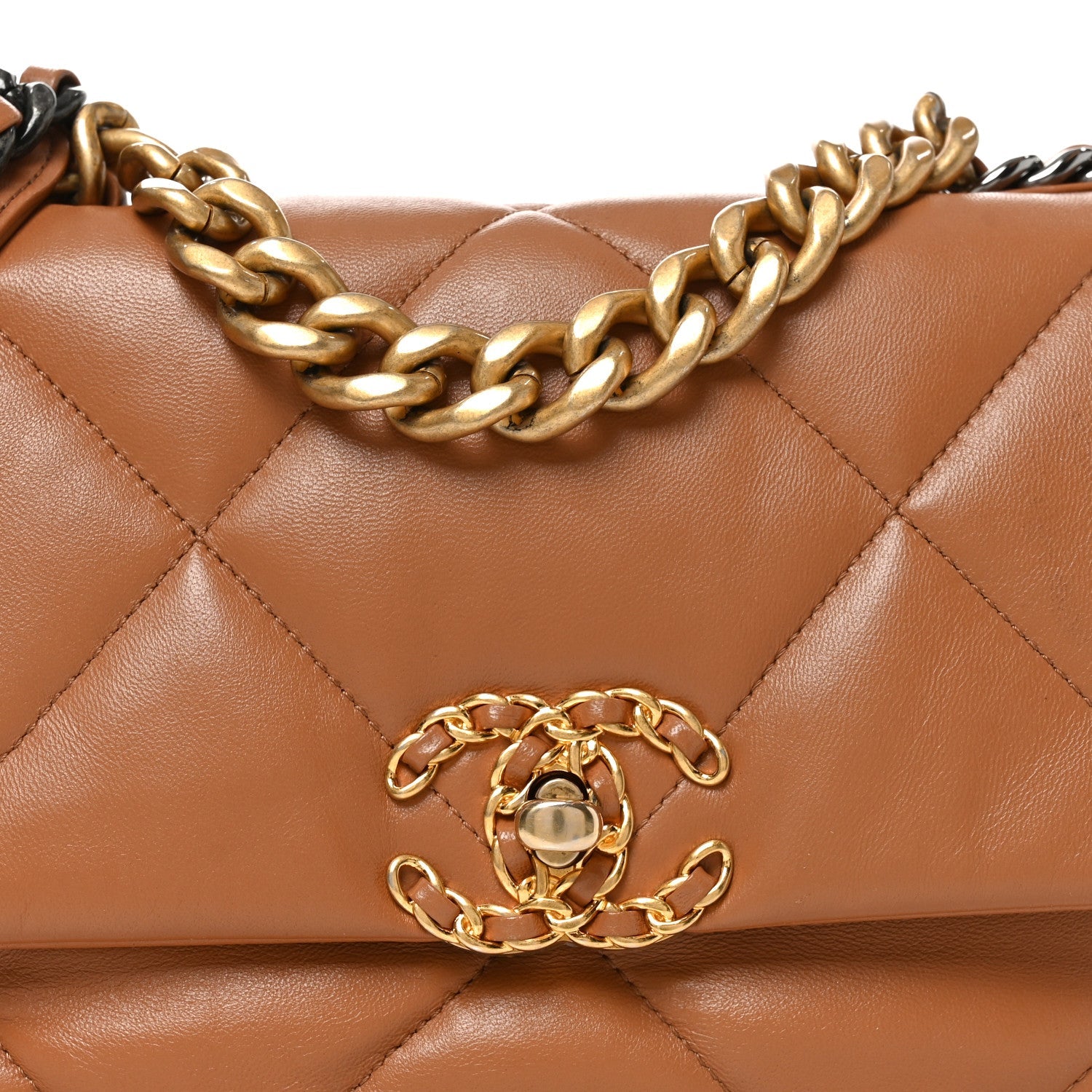 Lambskin Quilted Medium CHNL 19 Flap Brown
