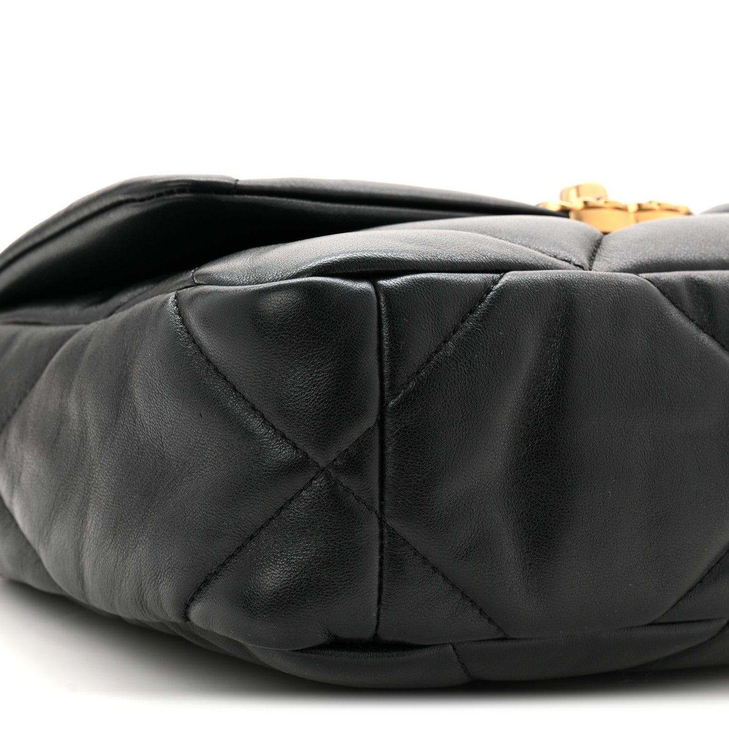 Lambskin Quilted Medium CHNL 19 Flap Black