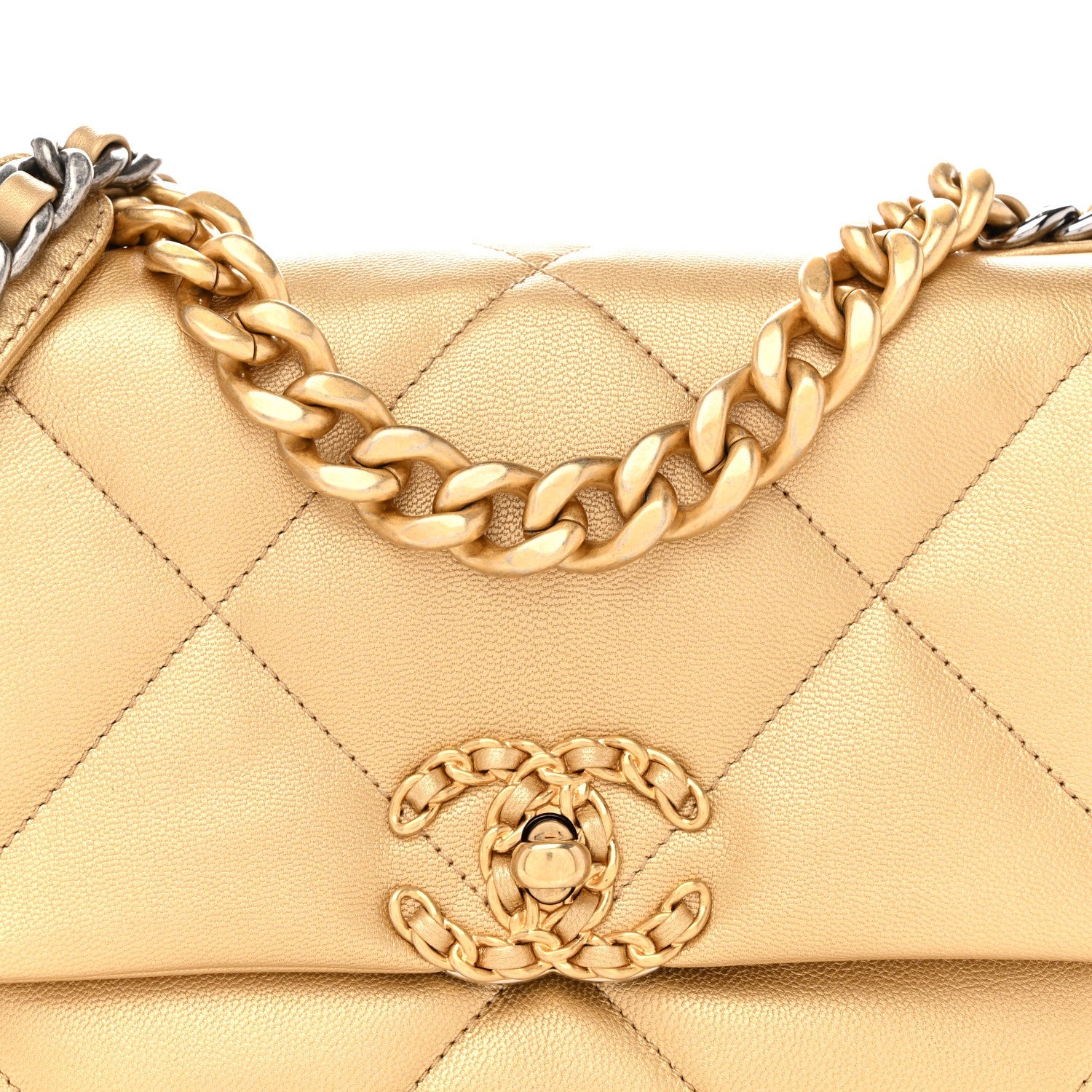 Metallic Goatskin Quilted Medium CHNL 19 Flap Gold