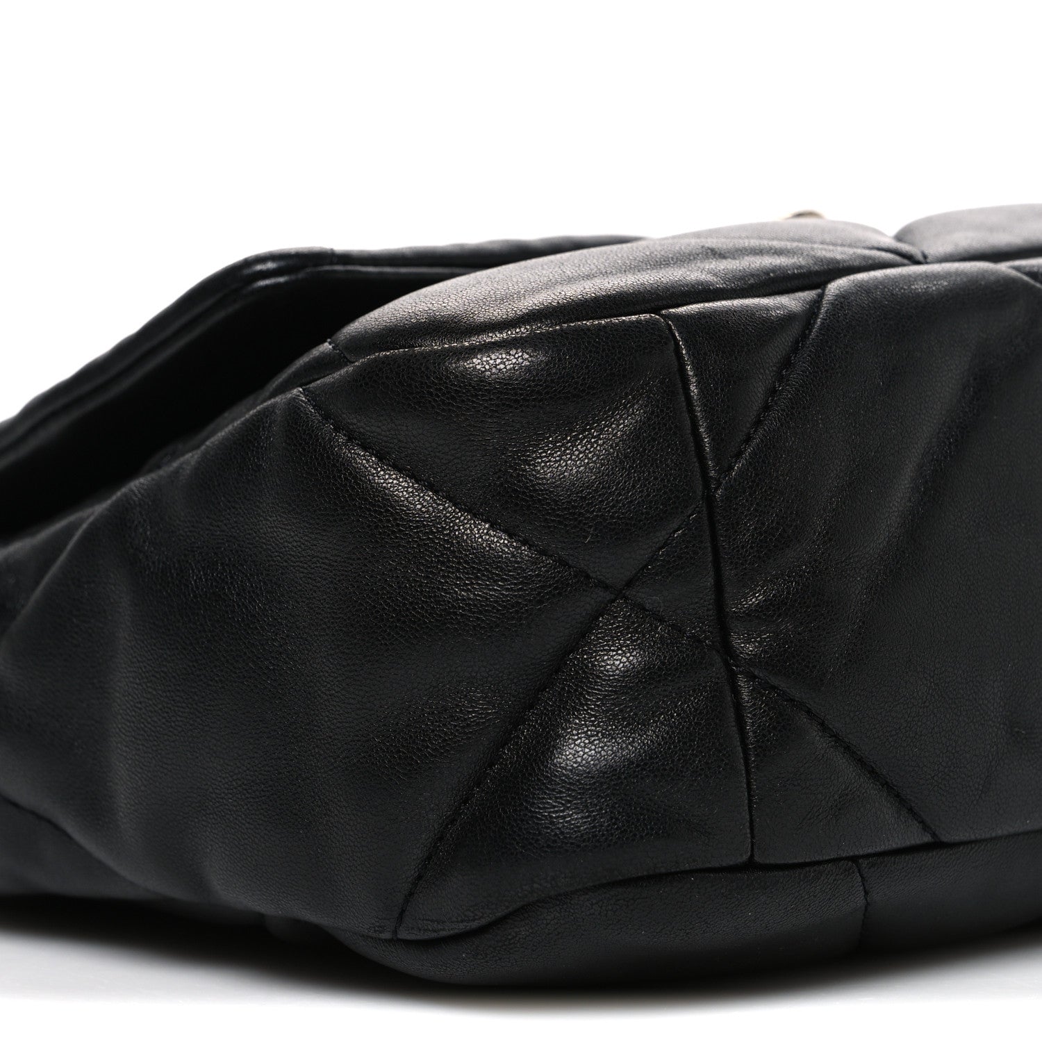 Lambskin Quilted Medium CHNL 19 Flap Black