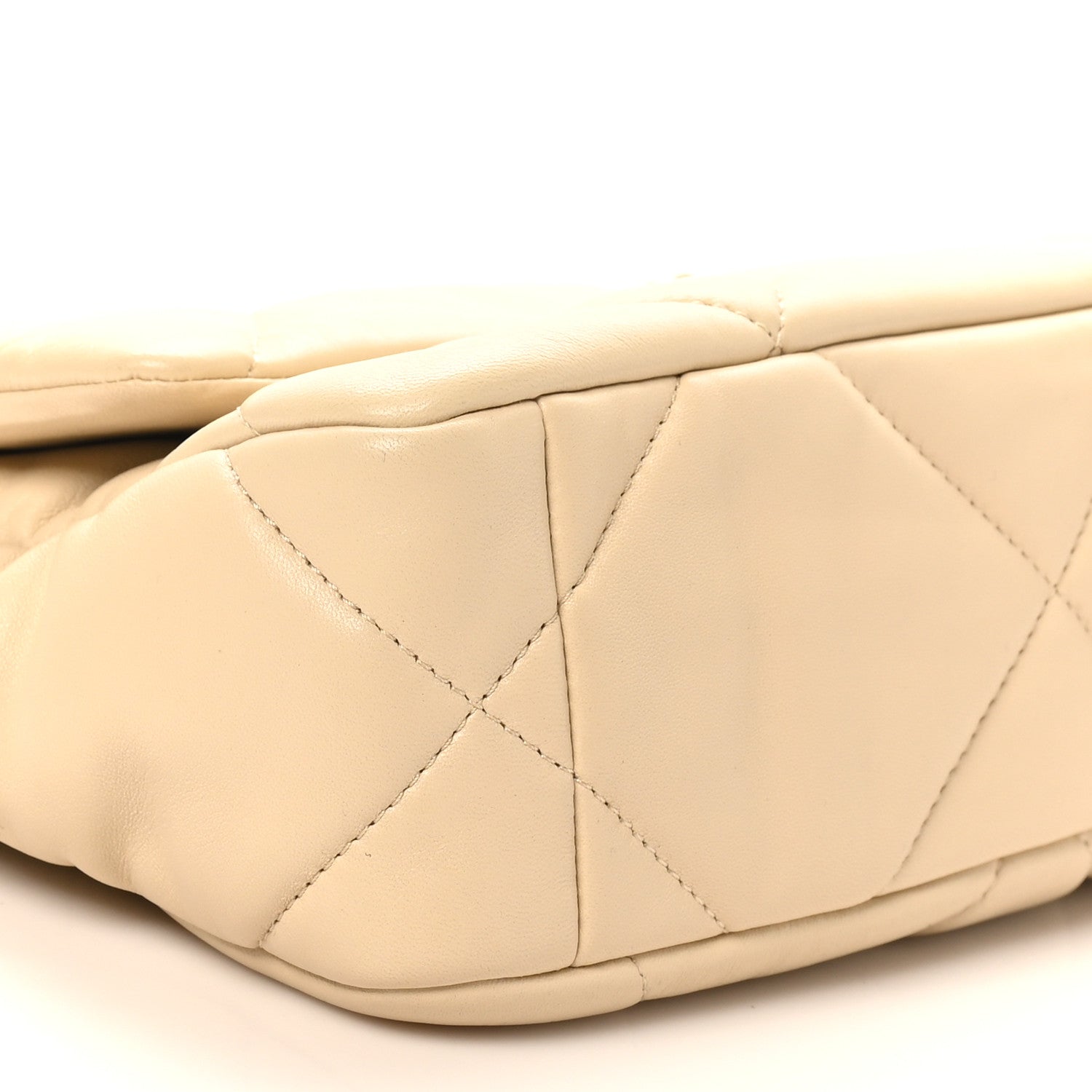 Lambskin Quilted Medium CHNL 19 Flap Beige